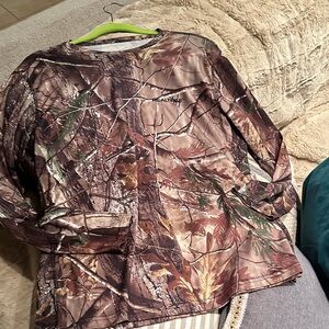 Realtree Brown and Green Camouflage Shirt size Medium Men’s
